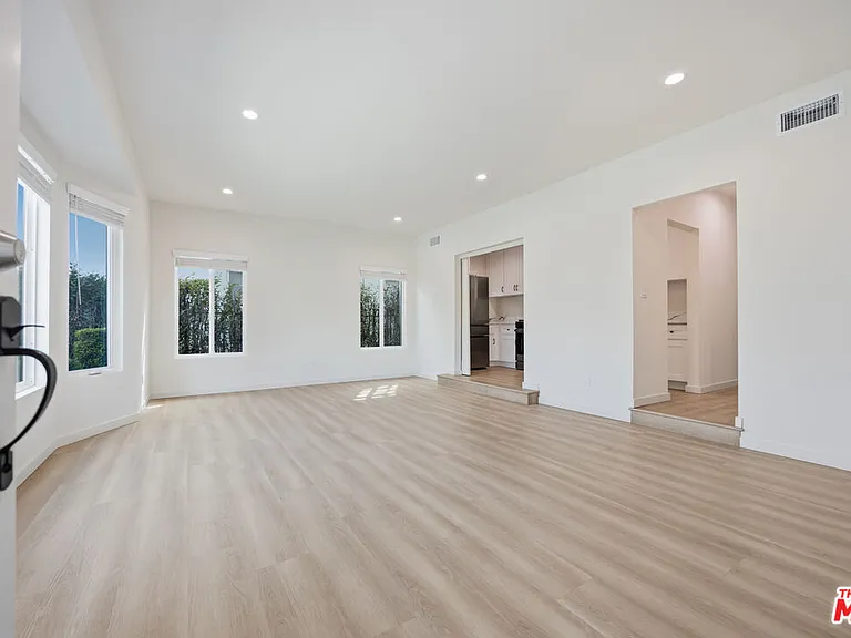 3015 W Stocker Pl — Photo 3