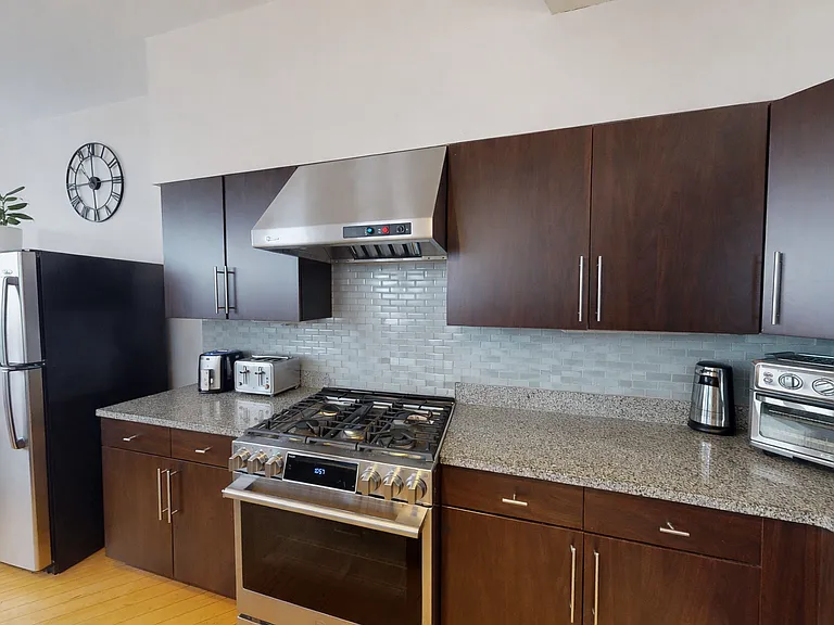 72 Kent St — Photo 9