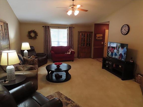 4th image of 3400 Gladstone Ln