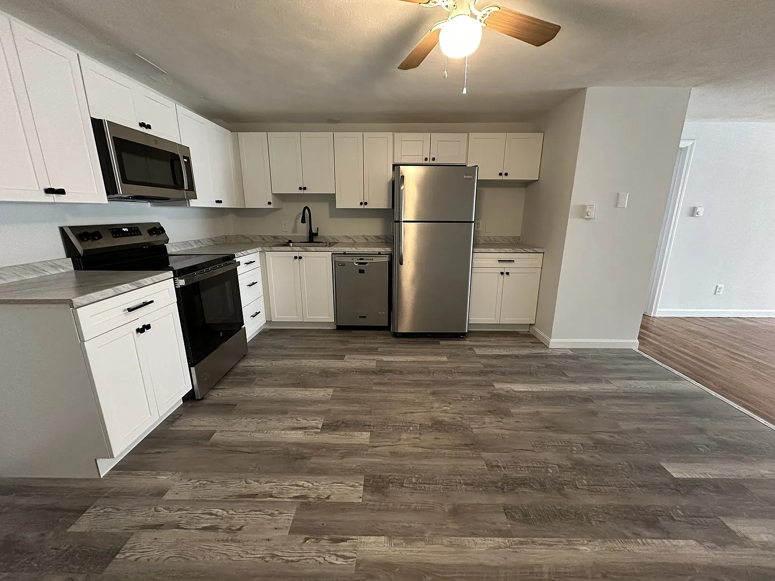 2 bed, 1000 sqft, $2,100 — Photo 1