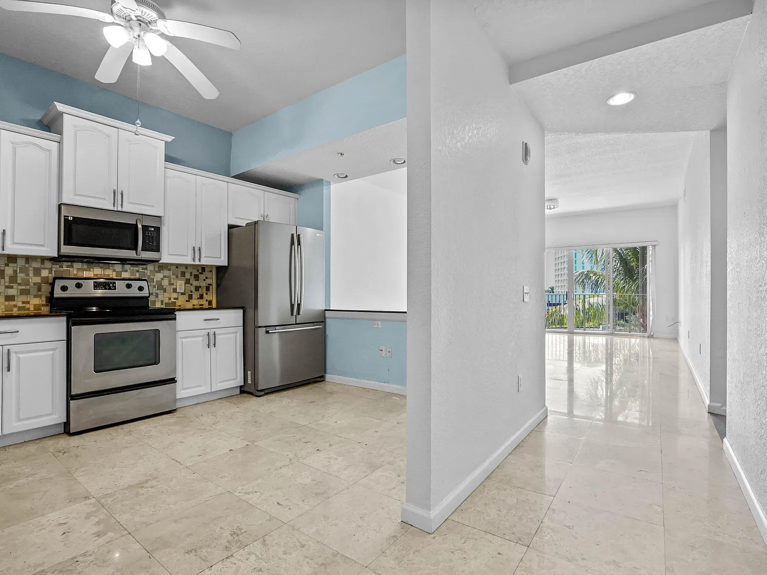 3 bed, 2.0 bath, 1552 sqft, $2,600 — Photo 4