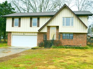1005 Tsatanuga Rd, Hixson, TN 37343