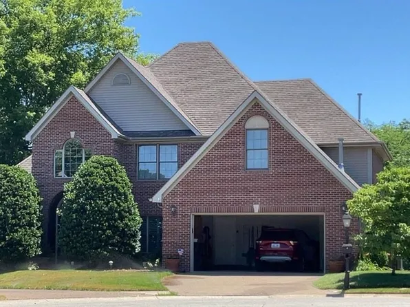 6420 Summit Dr, Owensboro, KY 42303
