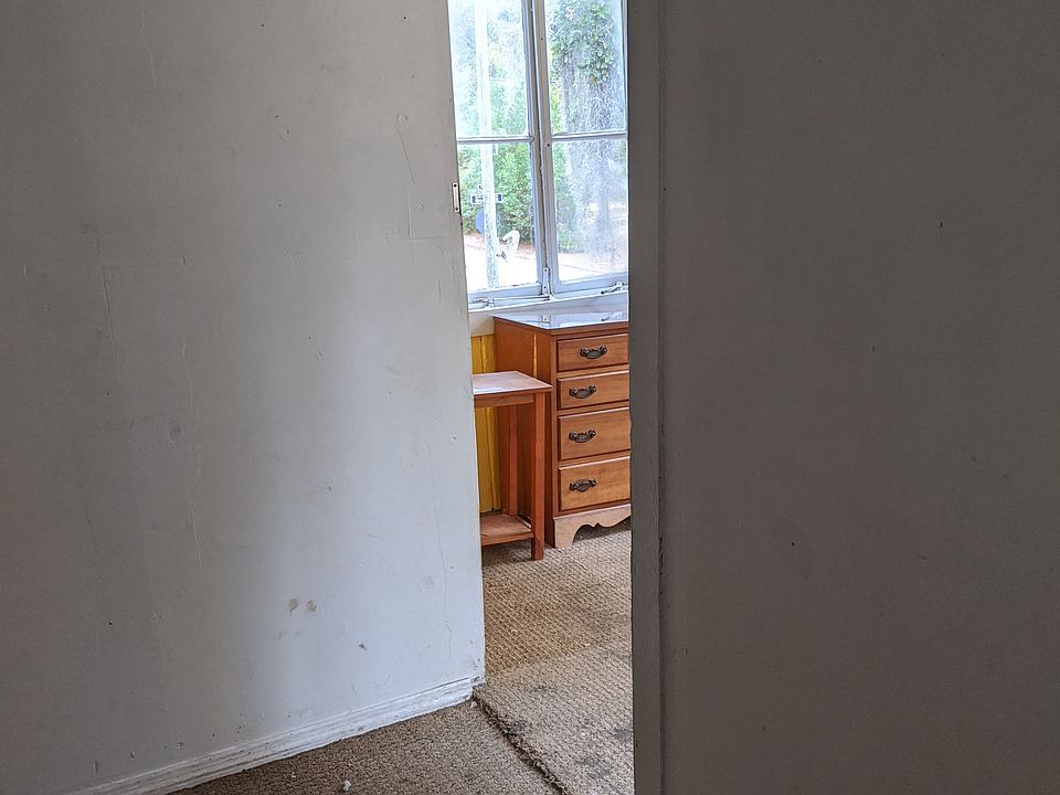 1st image of 522 N 5th St NE