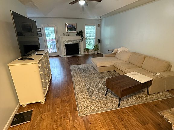 4th image of 301 Eggars Ct