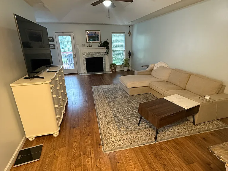 301 Eggars Ct — Photo 4