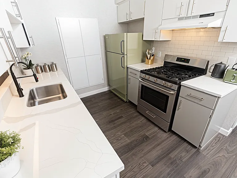 South Point Apartments — Photo 16