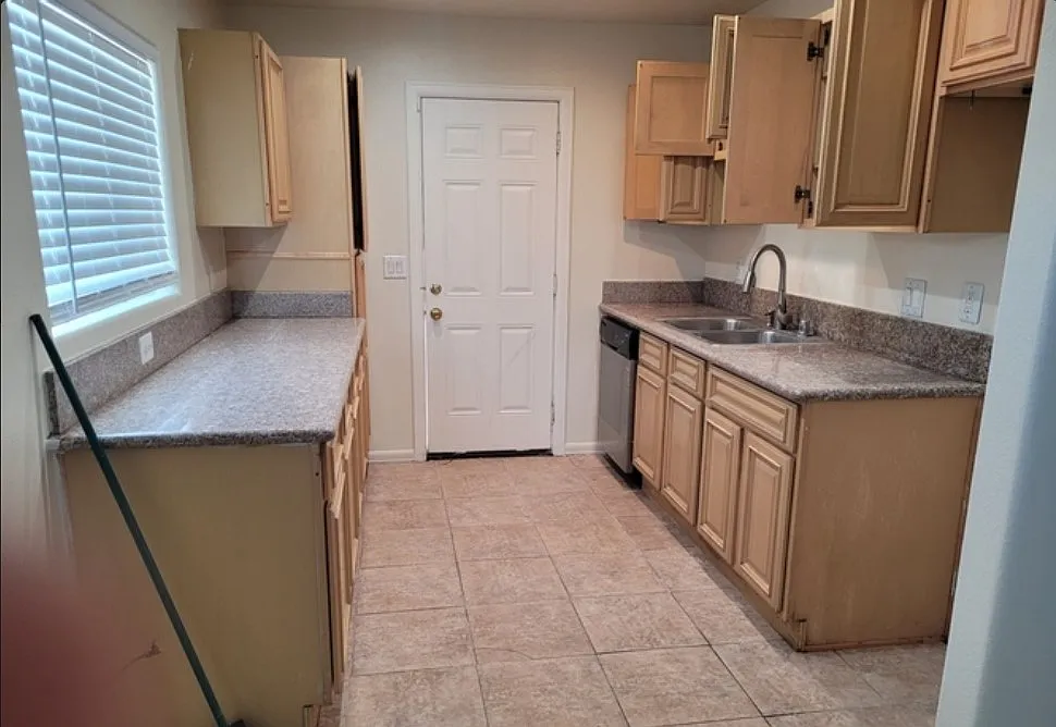 4 bed, 1495 sqft, $3,495 — Photo 3