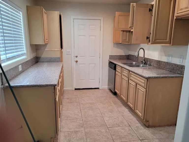 18429 Norwalk Blvd — Photo 3