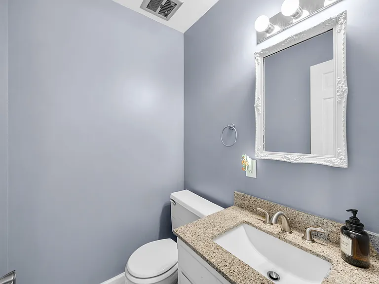 5048 Maplewood Dr — Photo 13