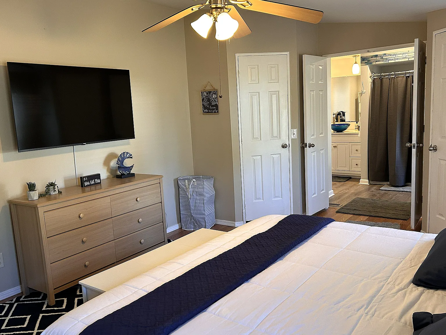 3 bed, 2.0 bath, 1200 sqft, $3,600 — Photo 2