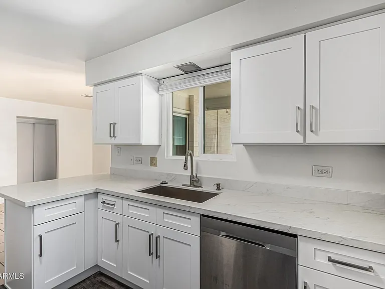 1213 E Riviera Dr — Photo 15
