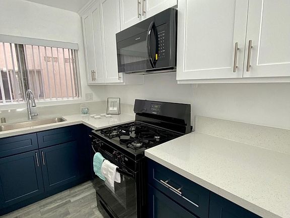 3rd image of 19248 Parthenia St #107
