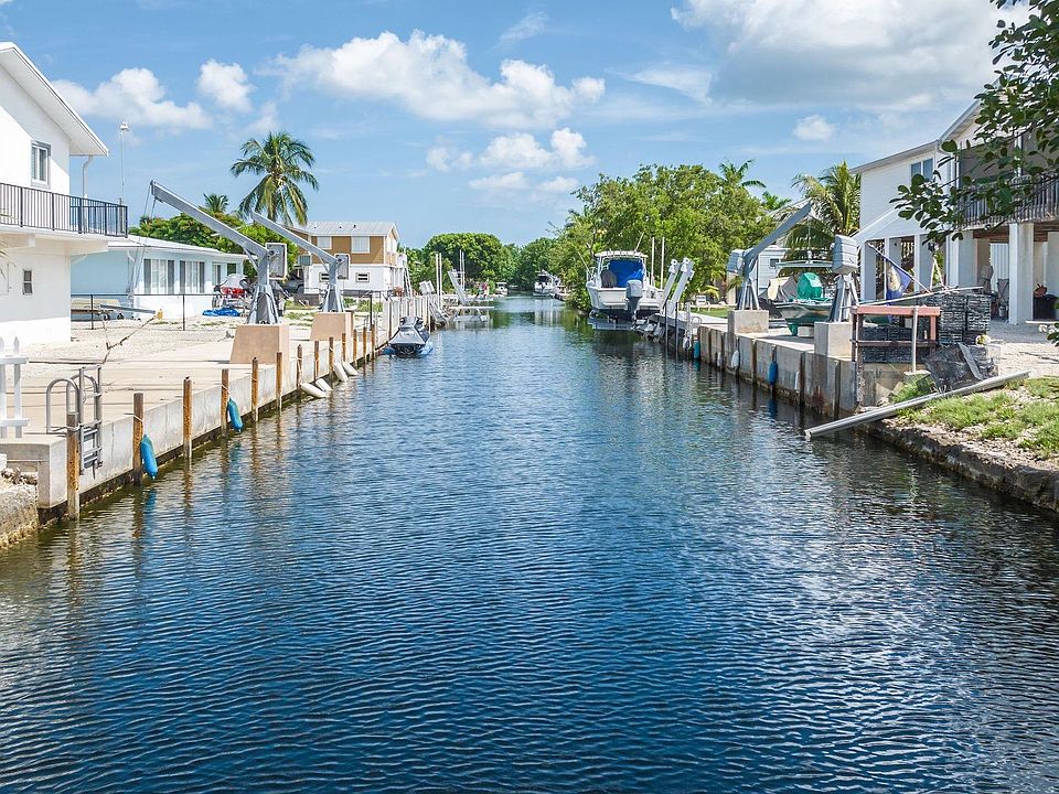 Wide clean canal, minutes to open water. Davits and concrete dock.