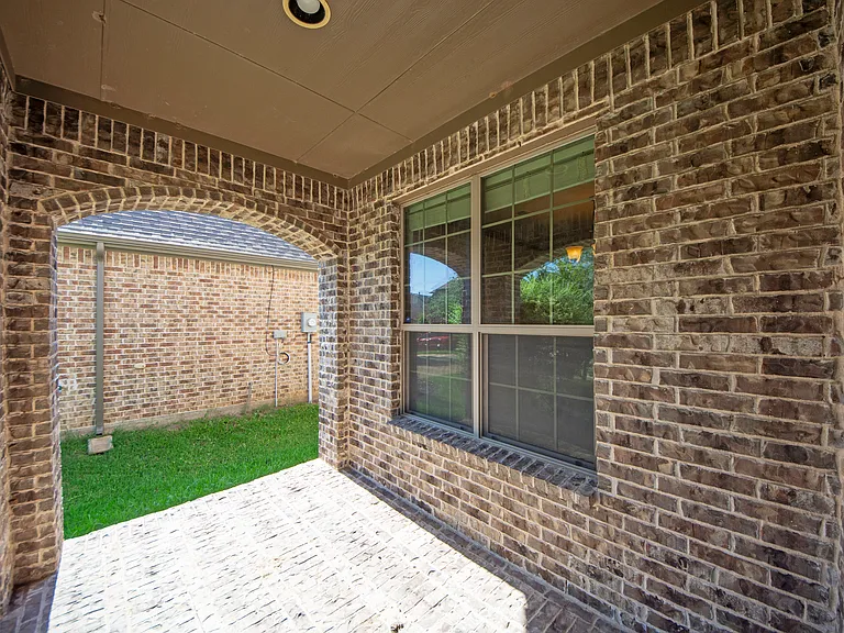 845 Lake Meadow Ln — Photo 2