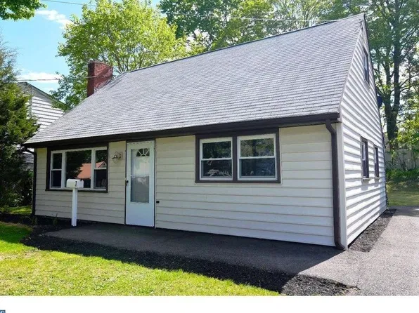 7 Calvin Ave, Ewing, NJ 08618