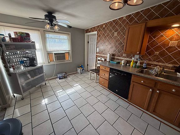 3rd image of 1539 Pinehurst Dr