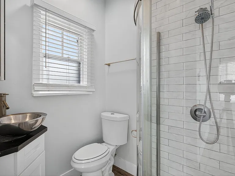 405 W 3rd Street — Photo 15