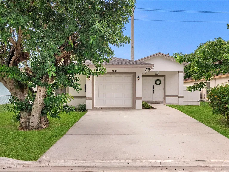 2848 NW 9th Pl — Photo 3