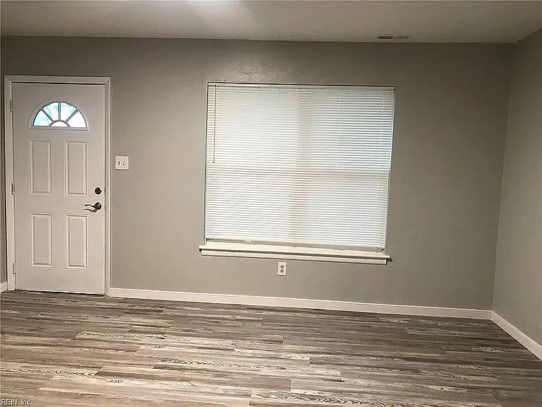 1st image of 5775 W Hastings Arch