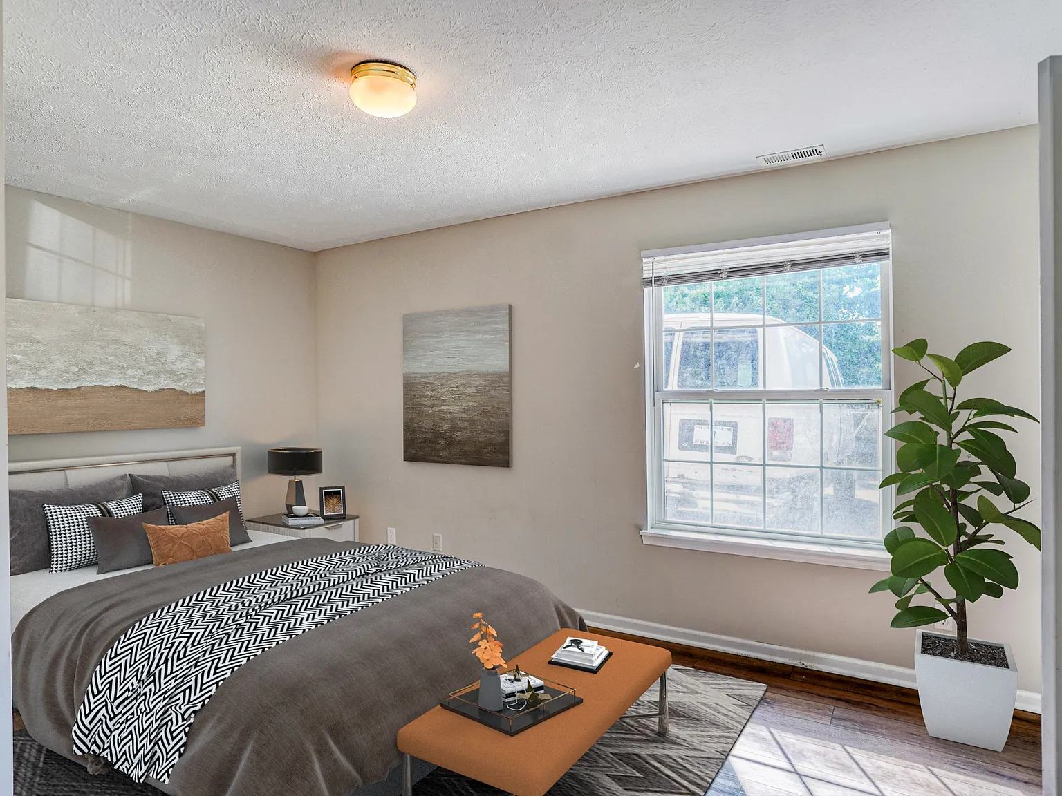 Holloway Street Apartments — Photo 4
