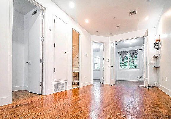 2nd image of 1072 Bergen St #3P