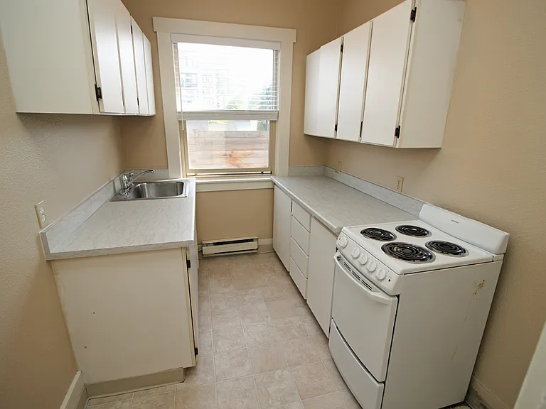 The Summit Arms Apartments — Photo 20