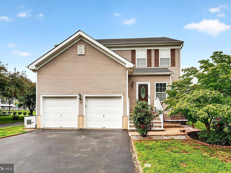 1st image of 83 Fountayne Ln