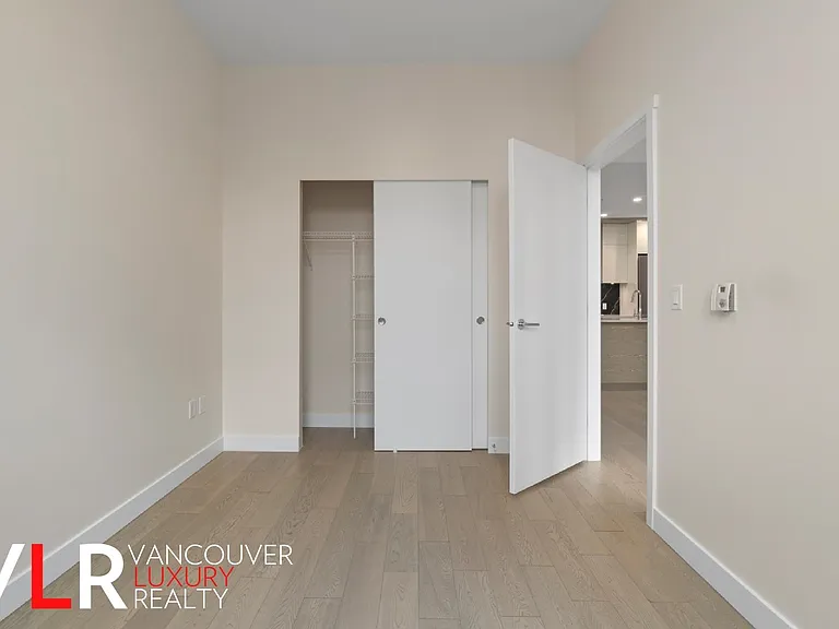 6733 Cambie St #303 — Photo 16