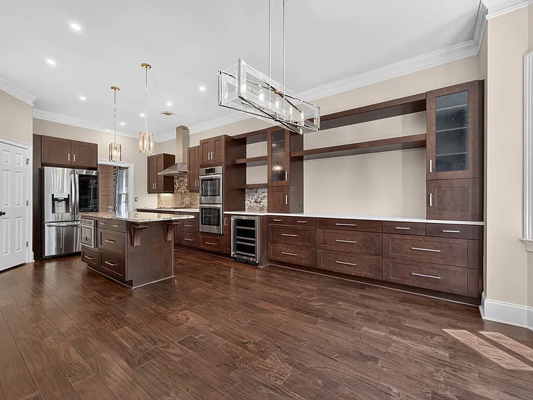 415 Wembley Cir — Photo 2