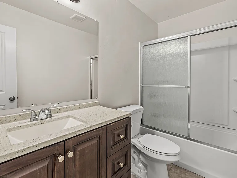 1809 Eastwood Ln — Photo 8