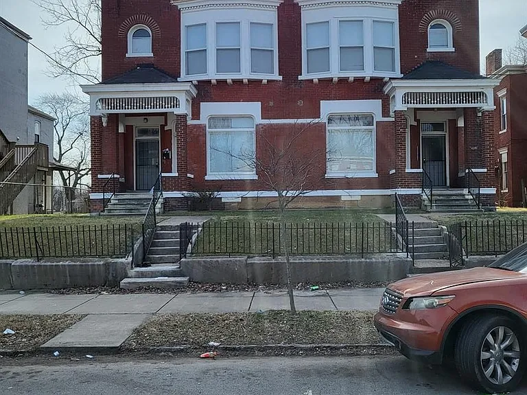 2002 W Jefferson St #1 — Photo 1