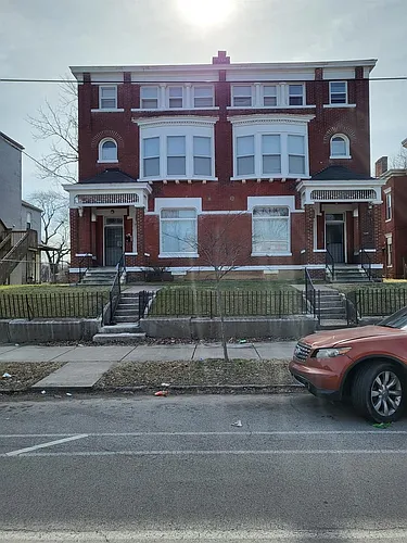 2002 W Jefferson St #6 Photo 1