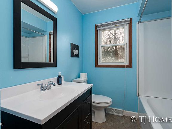 3rd image of 4466 Marshall Ave SE