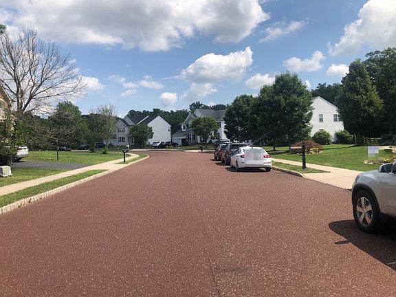4th image of 1900 Mayflower Dr