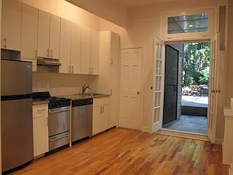 Rented by Metropolis Real Estate of Manhattan