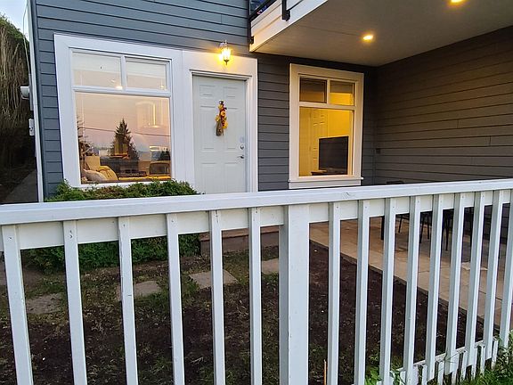 5th image of 851 Calverhall St