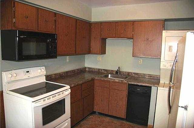 2nd image of 3700 Lakepointe Dr
