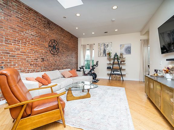 3rd image of 324 Baldwin Ave #4AA