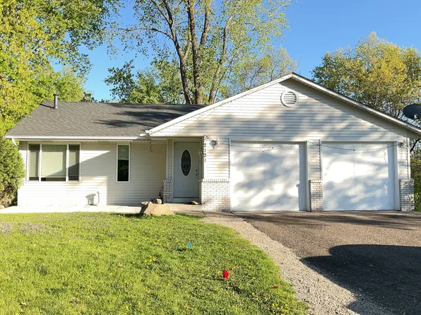 2121 Hallmark Ave N, Oakdale, MN 55128