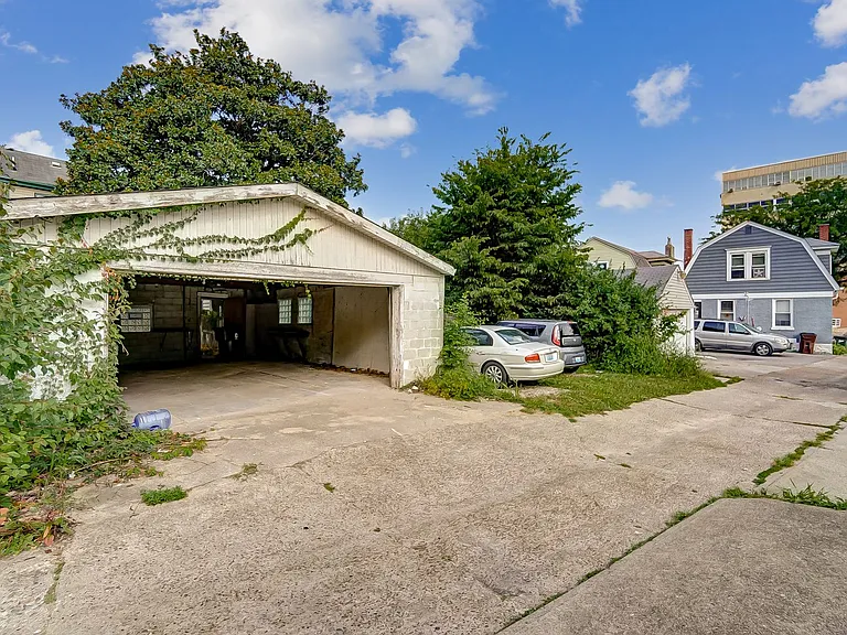 2036 Garrard St — Photo 43