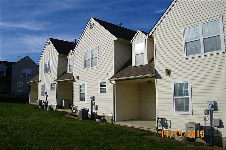 2nd image of 10-12 Applewood Cir