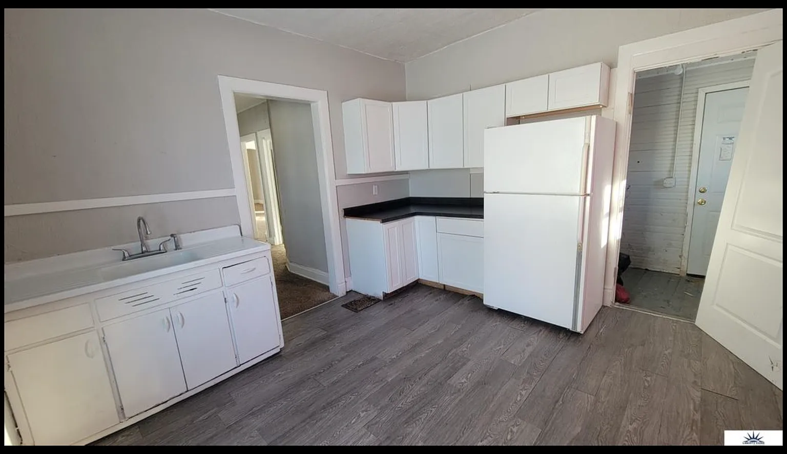 2423 Templeton St — Photo 3