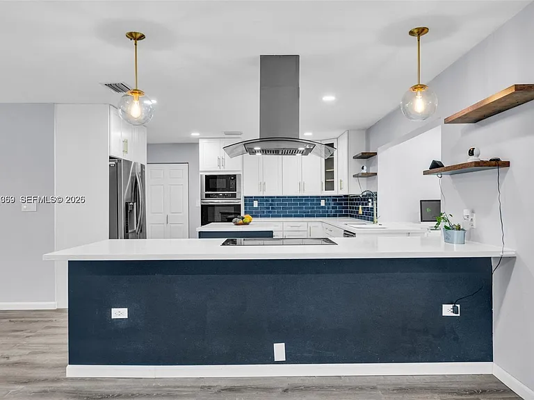 851 SW 49th Ter — Photo 1