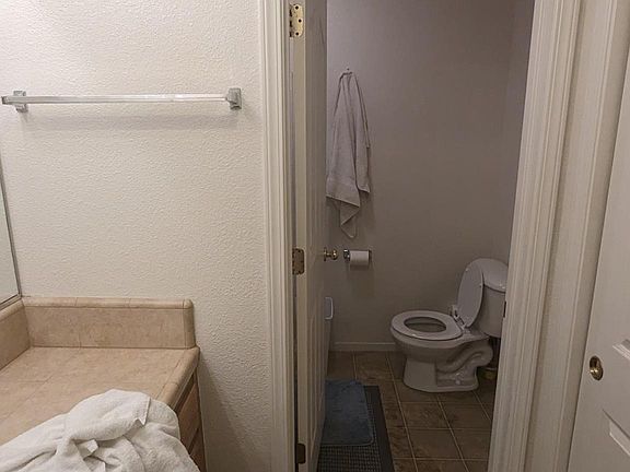 4th image of 1140 W 7th St #B