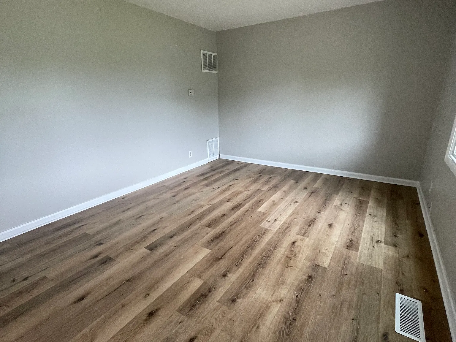 2 bed, 1100 sqft, $1,300 — Photo 2
