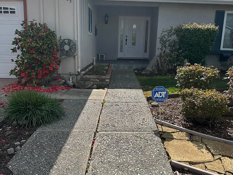 Jonquil Dr — Photo 1