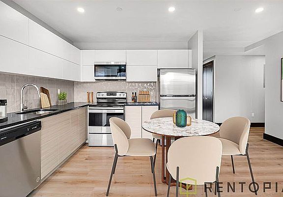 3rd image of 88 Linden Blvd APT 2B