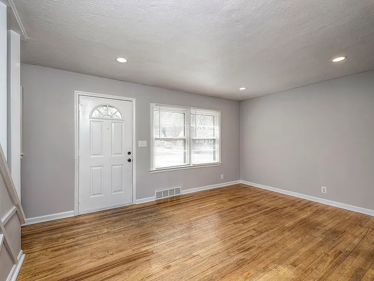 8806 E 72nd St — Photo 5