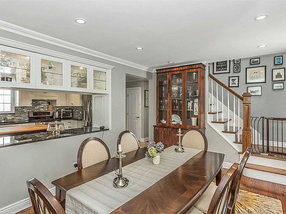 4th image of 37 Herrick Dr